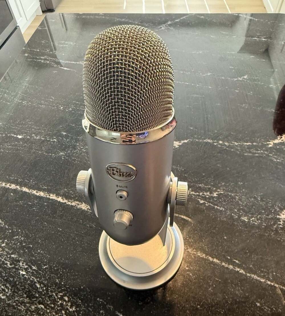 Blue Yeti USB Freestanding Desktop Mic w/ Mute, Headphone Jack, Volume, Silver